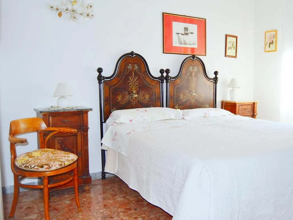 A B C Bologna In B&B 3*,